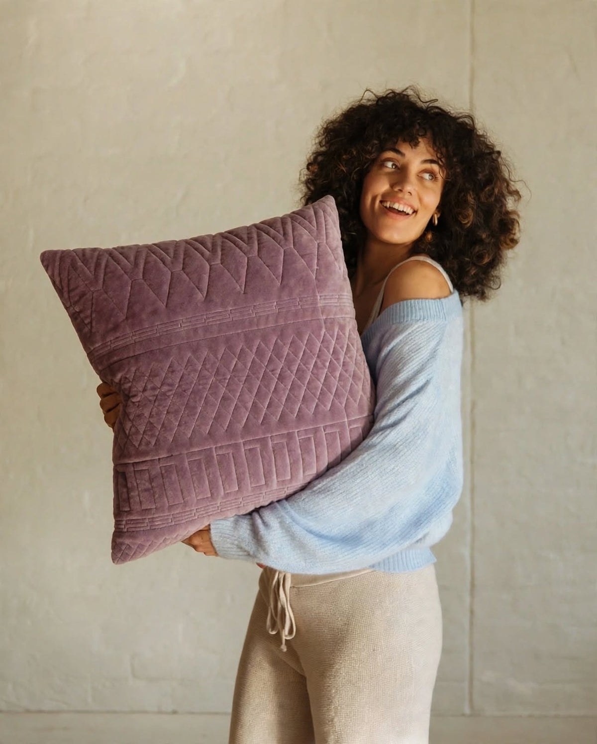 VANESSA VELVET CUSHION
