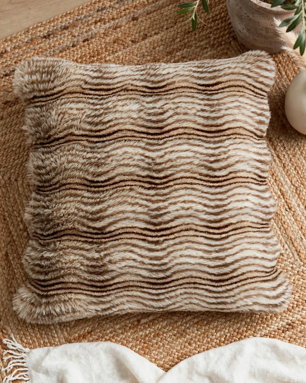 AURELIA FAUX FUR CUSHION