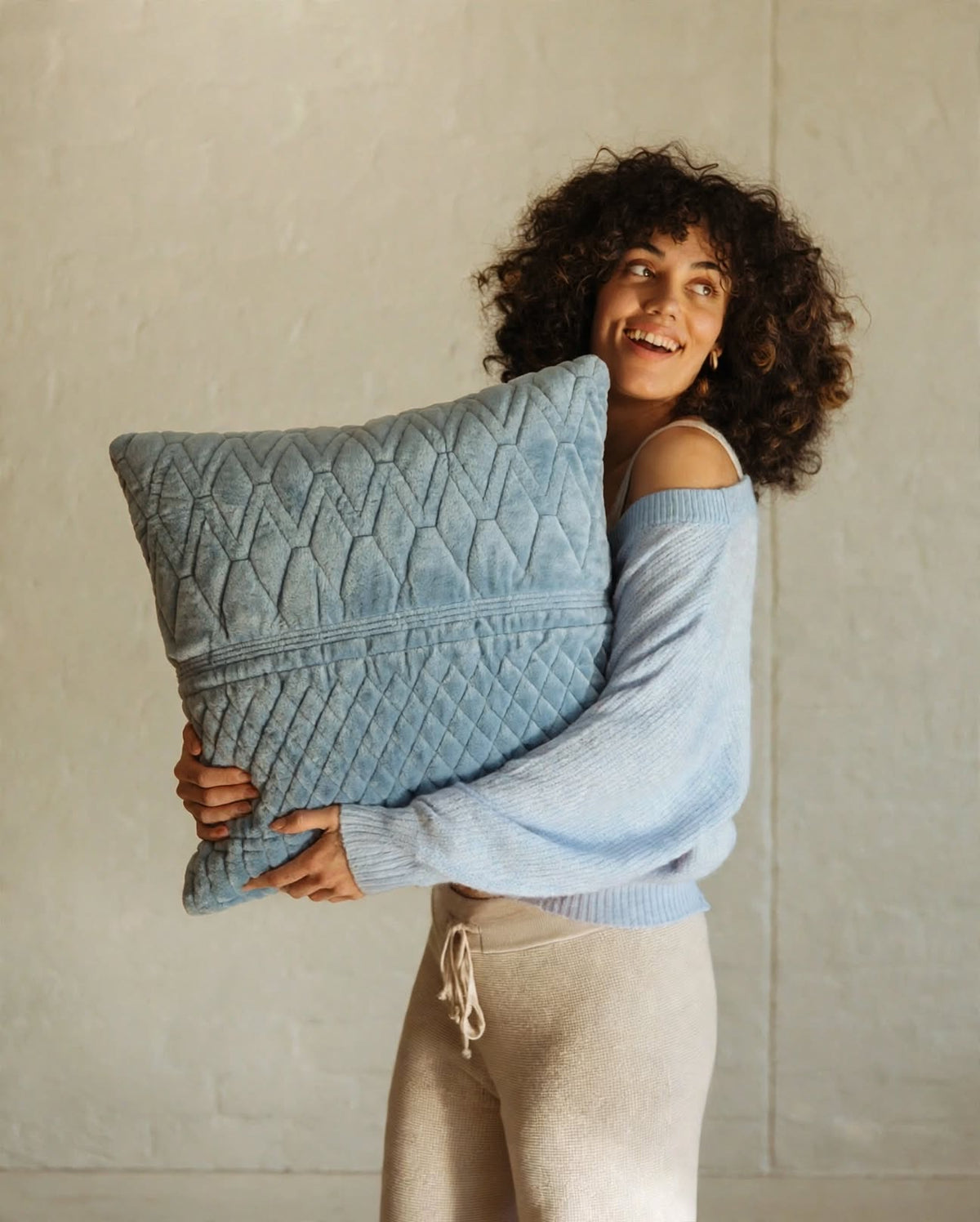 VANESSA VELVET CUSHION