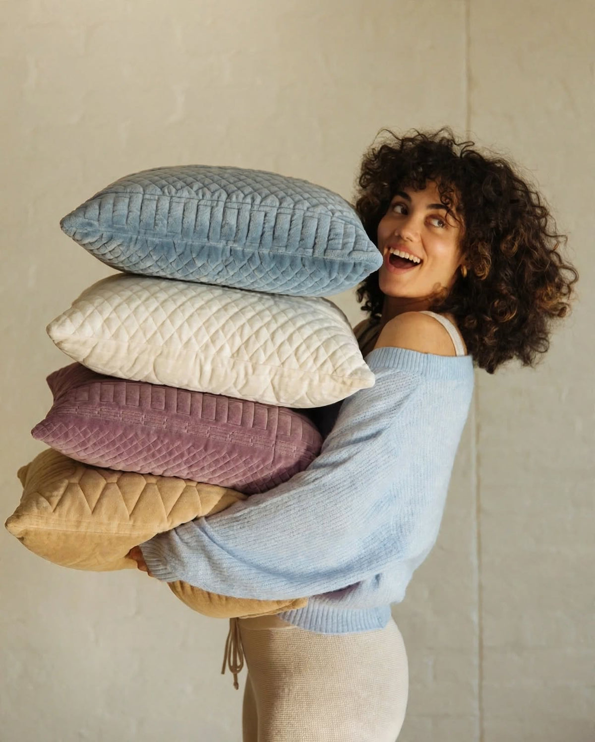 VANESSA VELVET CUSHION