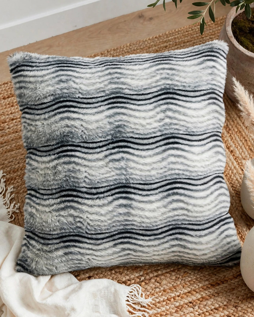 AURELIA FAUX FUR CUSHION