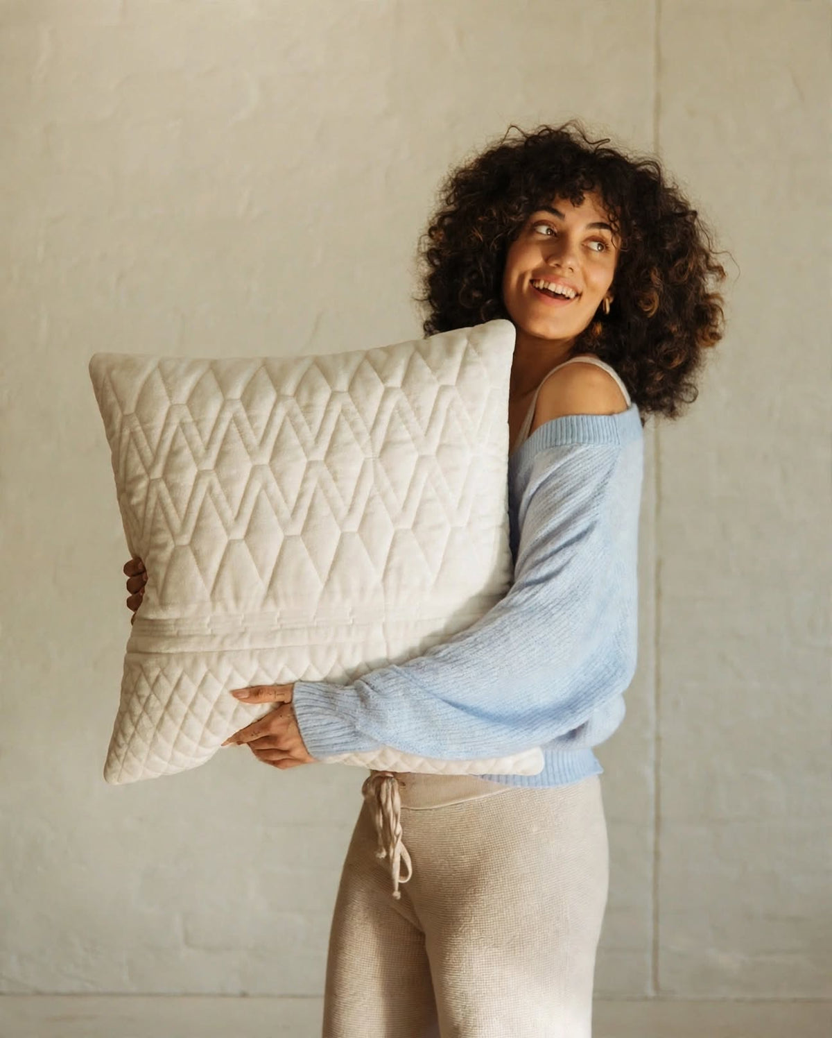 VANESSA VELVET CUSHION