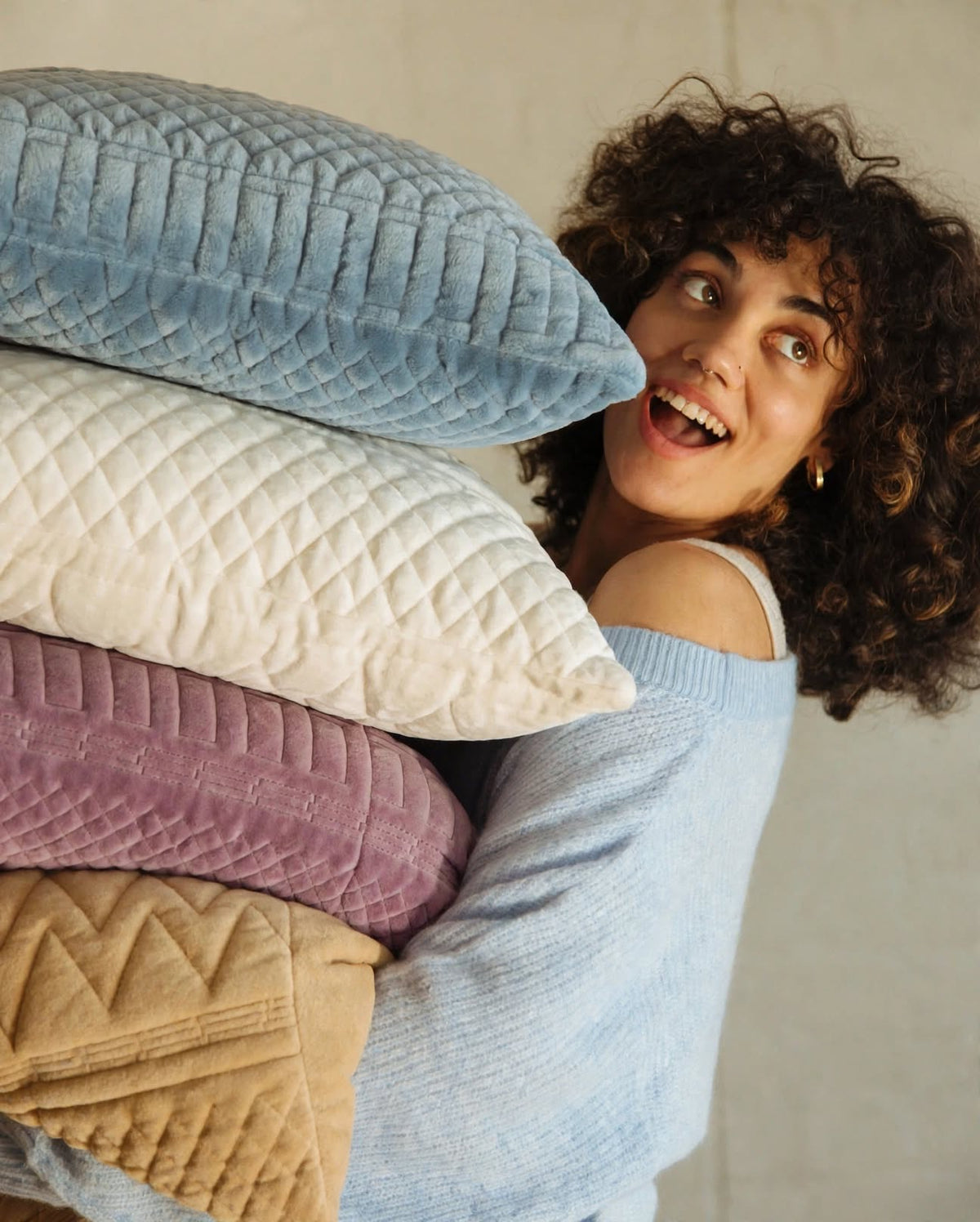 VANESSA VELVET CUSHION