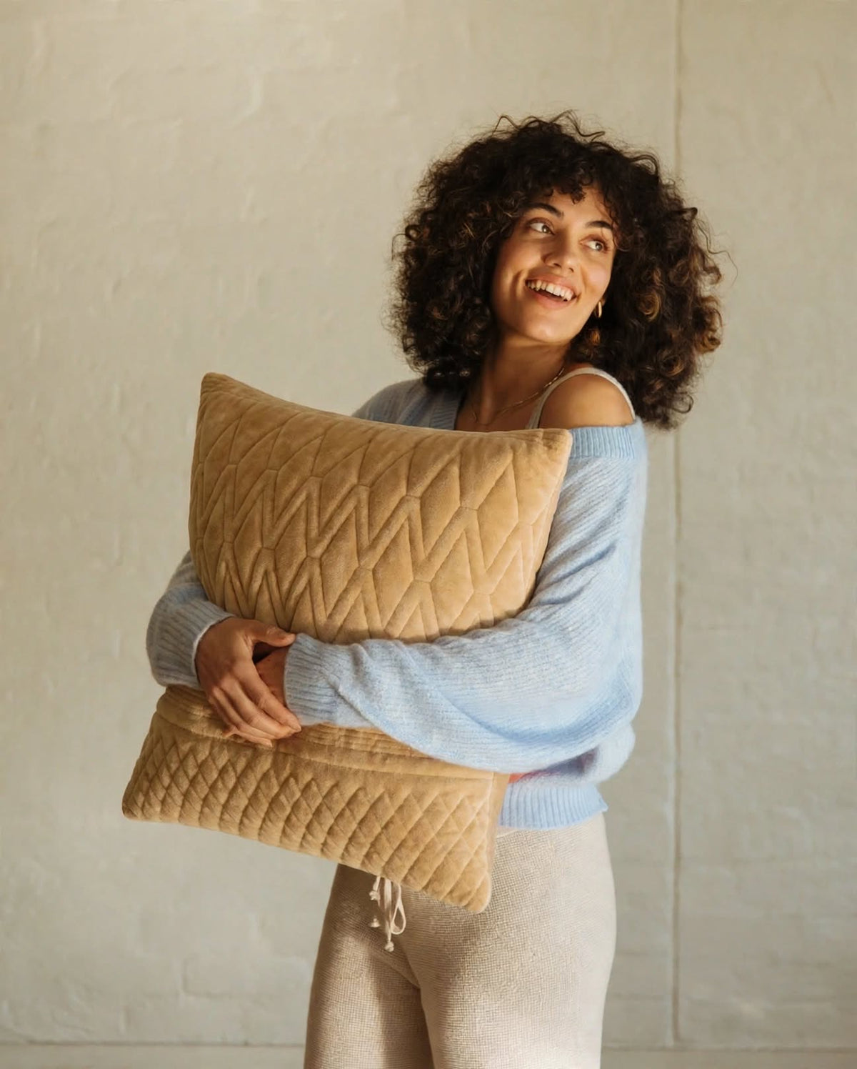 VANESSA VELVET CUSHION