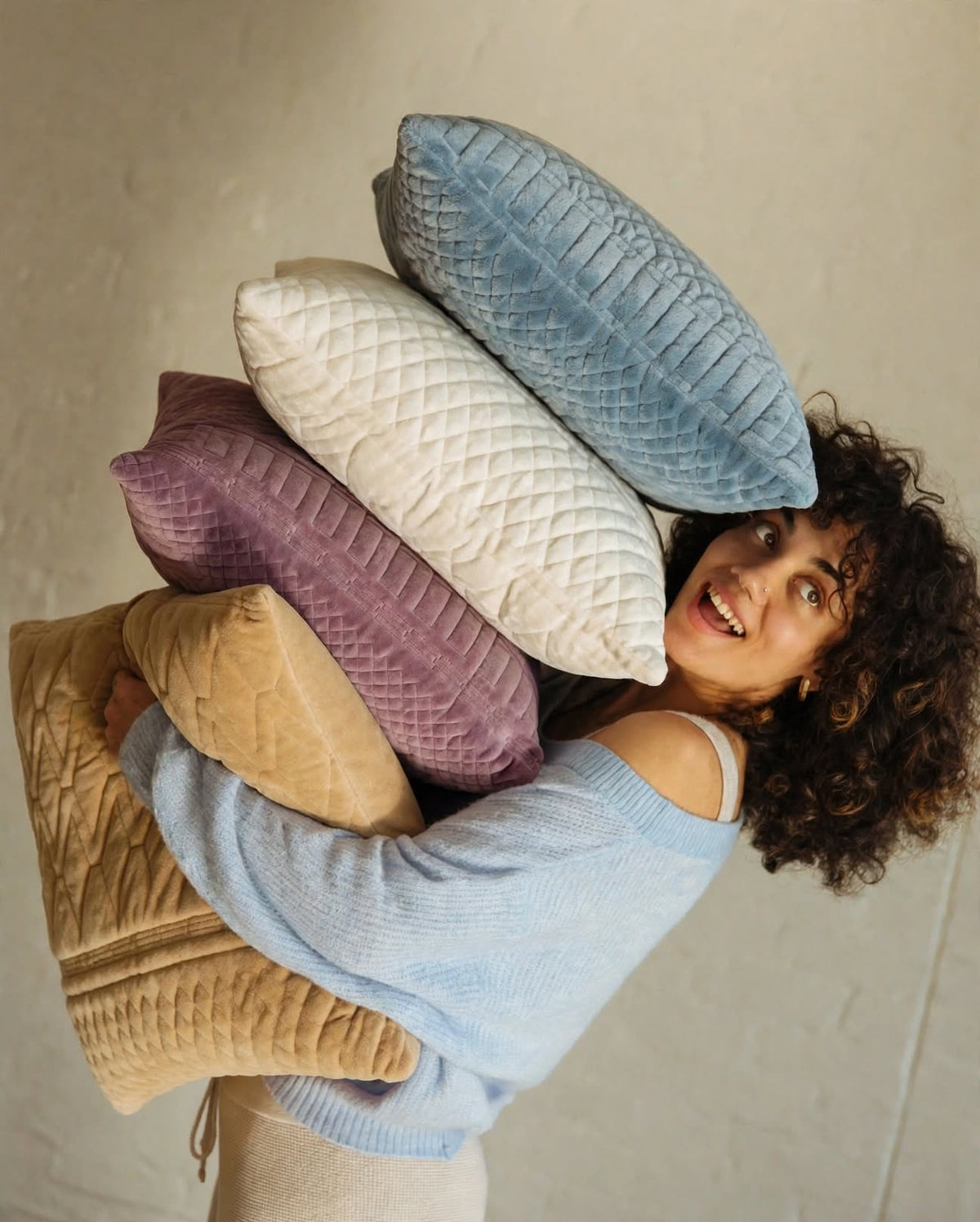 VANESSA VELVET CUSHION
